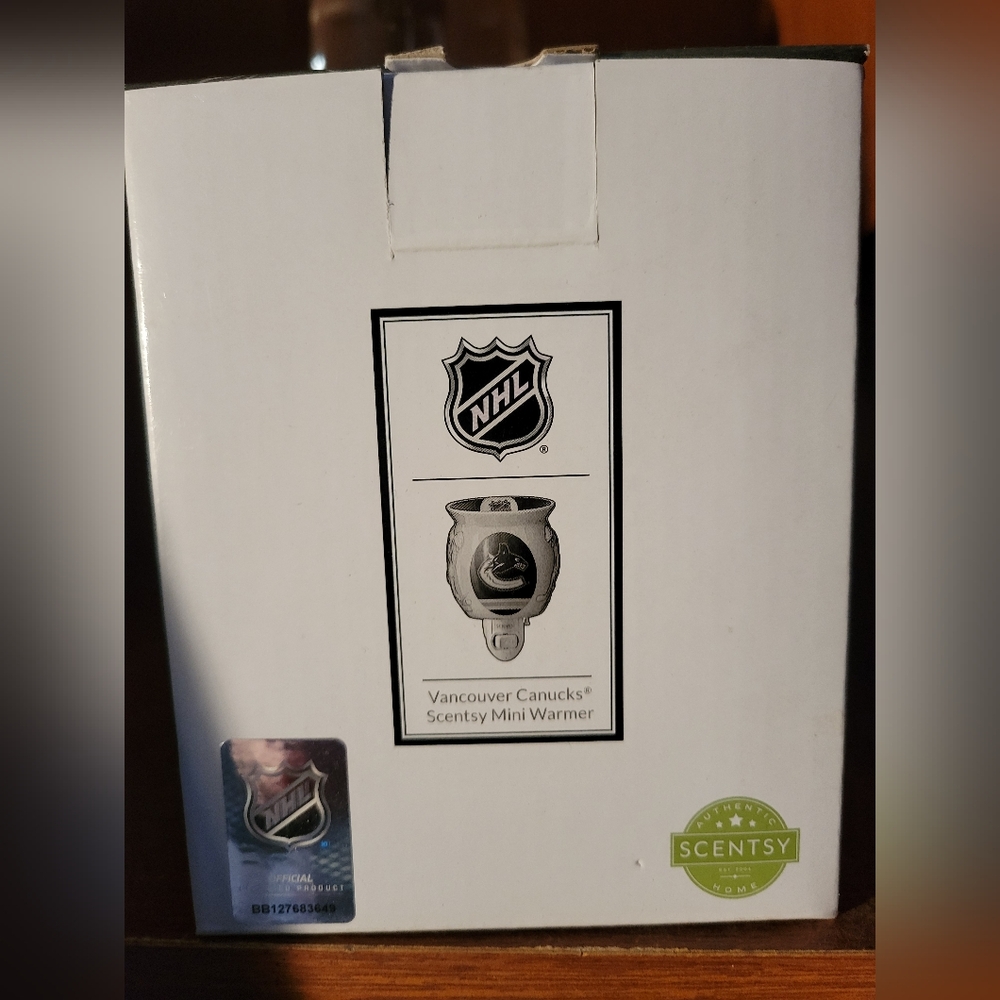 Scentsy Vancouver Canucks Mini Warmer - White